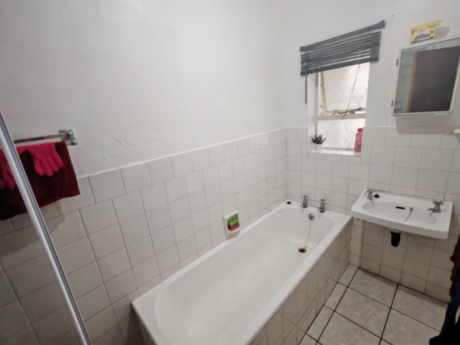 To Let 1 Bedroom Property for Rent in Humewood Eastern Cape